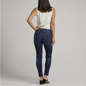 Silver Jeans Suki Joga Skinny Jeans size 26
